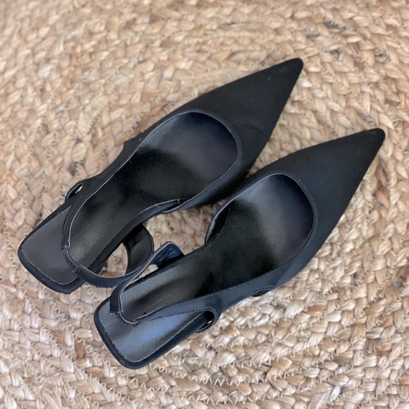 Black satin mid heel, size 6, from South Korea, - Picture 2 of 4